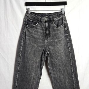 AMERICAN EAGLE.. high-waisted mom jeans..